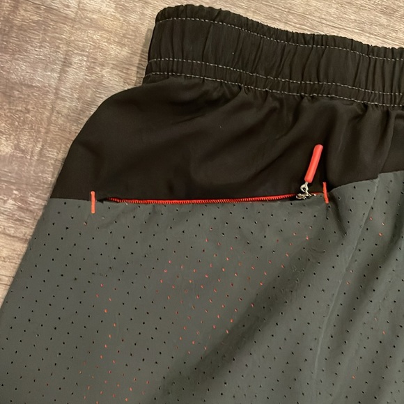 RUSSELL TRAINING FIT RUNNING SHORTS WITH BOXER LINER - Picture 4 of 5